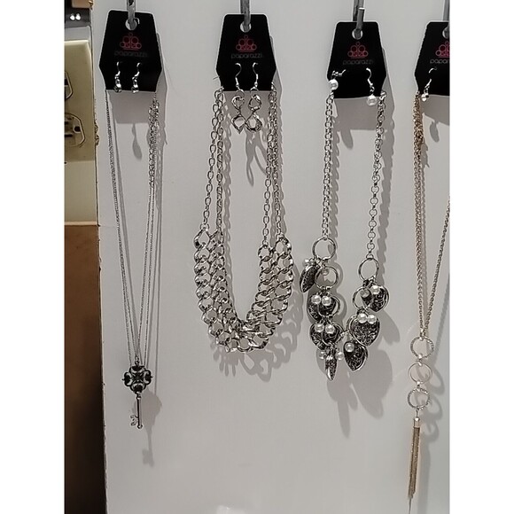 Paparazzi Jewelry Lot 50 Pieces - Necklaces, Bracelets, Earrings. - Picture 2 of 16